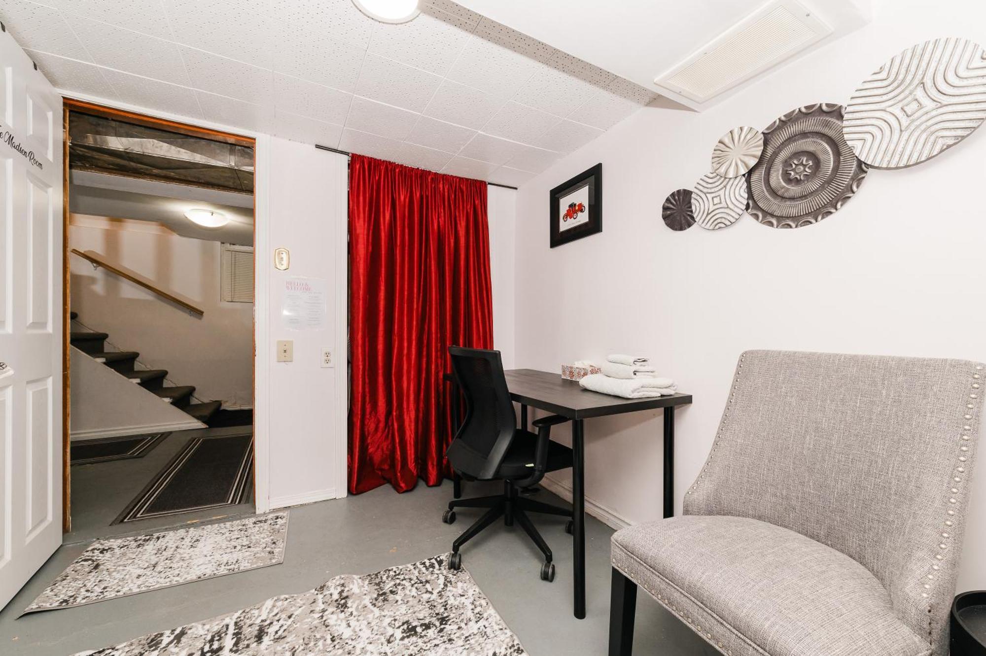 Quaint & Cozy Accommodation Edmonton Exterior foto
