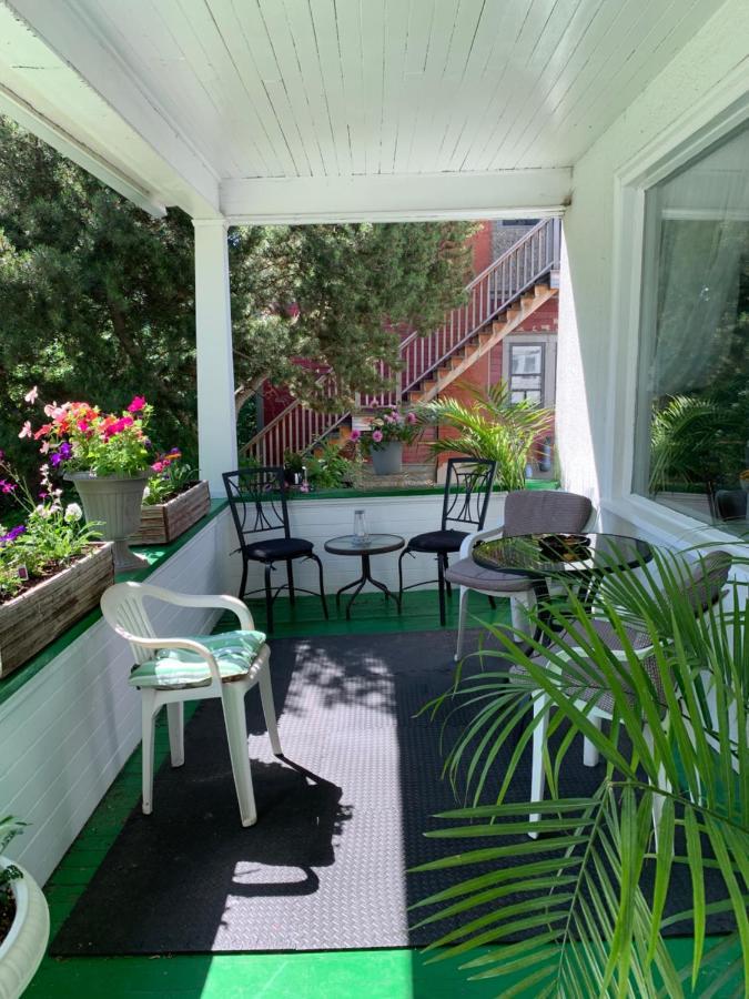 Quaint & Cozy Accommodation Edmonton Exterior foto